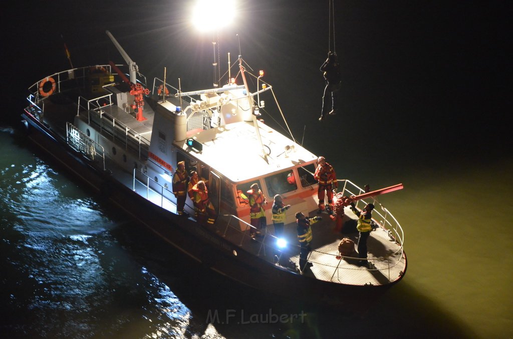 Einsatz BF Hoehenretter Koelner Seilbahn Hoehe Zoobruecke P2439.JPG